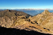 77 Gli amici valtellinesi scendono a sx verso il Rf. FALC 